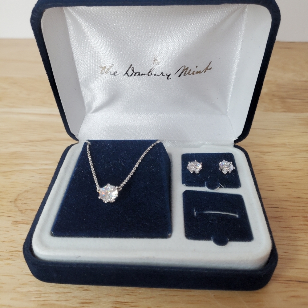 Danbury Mint Jewelry Set Necklace Earings
